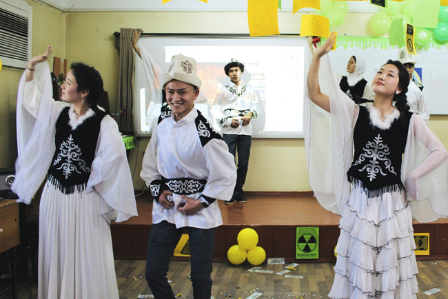 С Днем химика!